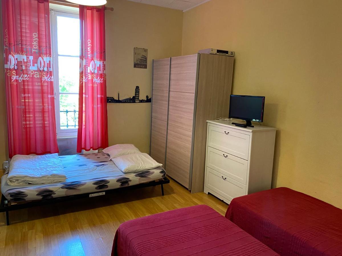 Les Studios Meubles De L'Avenue Bouloumie Vittel Luaran gambar