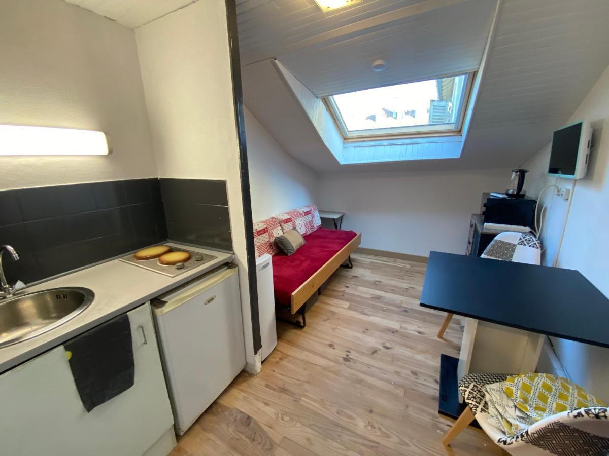 Les Studios Meubles De L'Avenue Bouloumie Vittel Luaran gambar